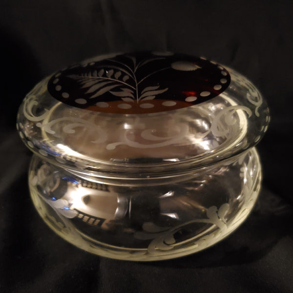 Etched Bohemian ruby crystal jar with lid - Image 2