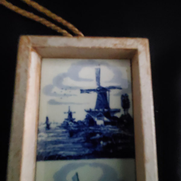 Delft tile framed with hanger - Image 2