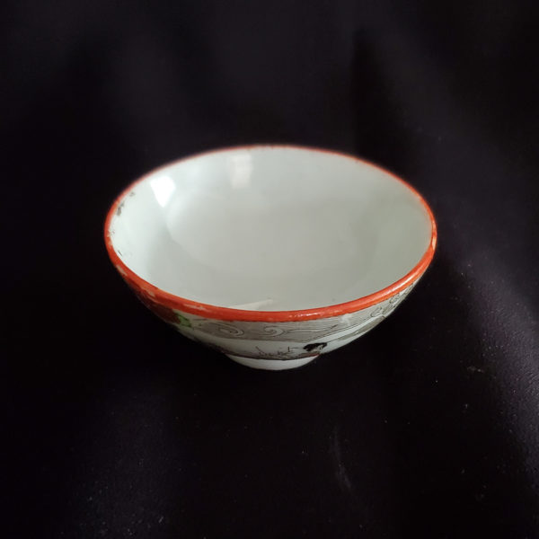 Small Japanese cup geisha design - Image 3