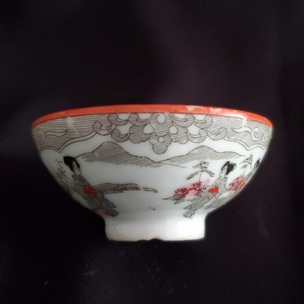 Small Japanese cup geisha design - Image 2