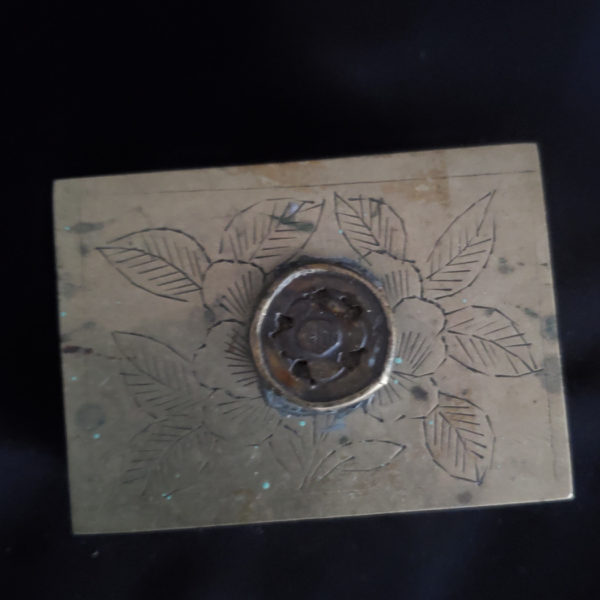 Chinese brass box with jade medallion - Image 2